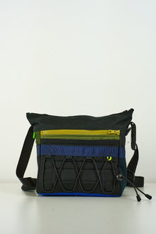 Sacoche « Abysse » Crossbody noir & bleu - Arrête  tes sacs by Mesk