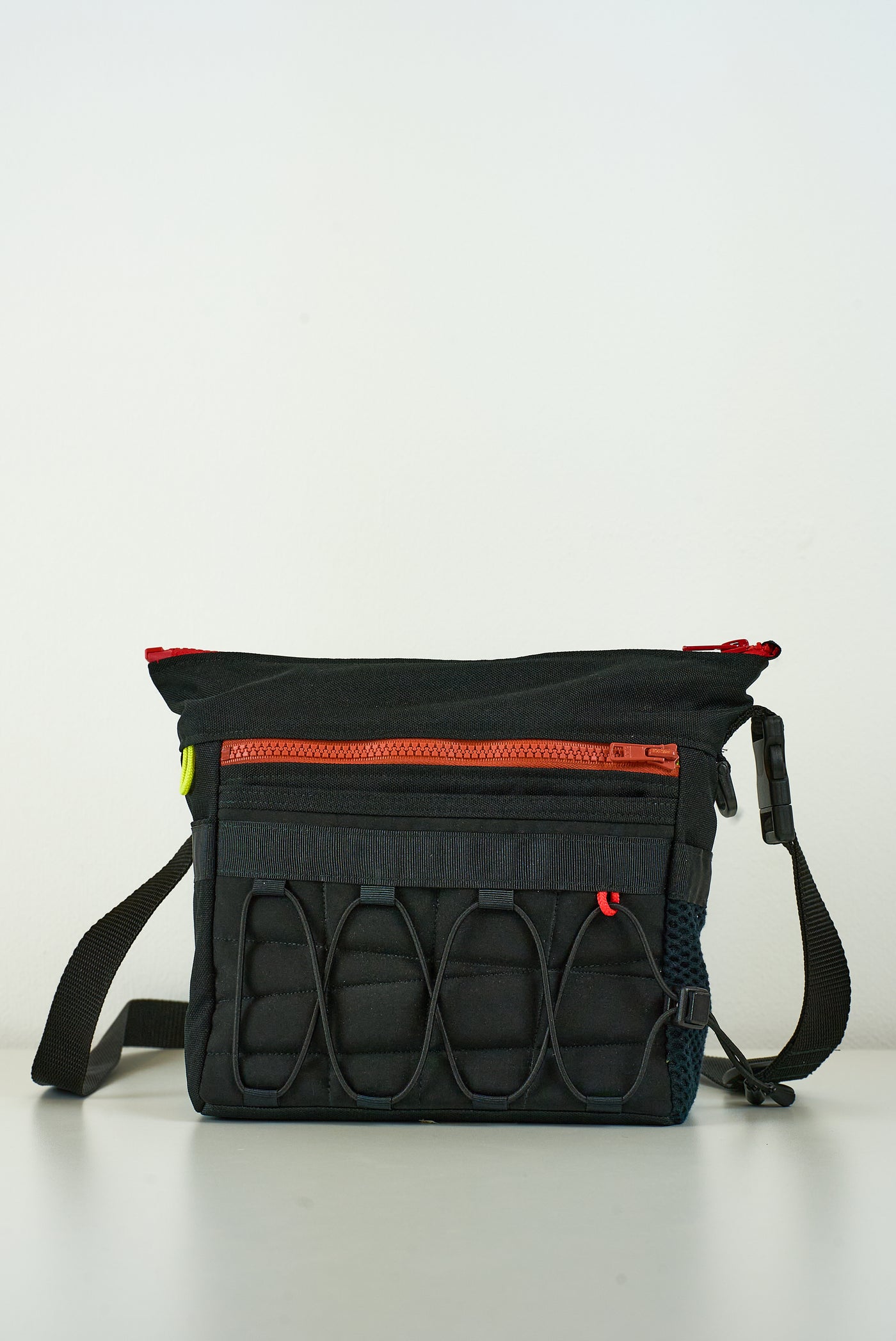 Sacoche « Braise »  Crossbody noir &amp; rouge  - Arrête  tes sacs by Mesk