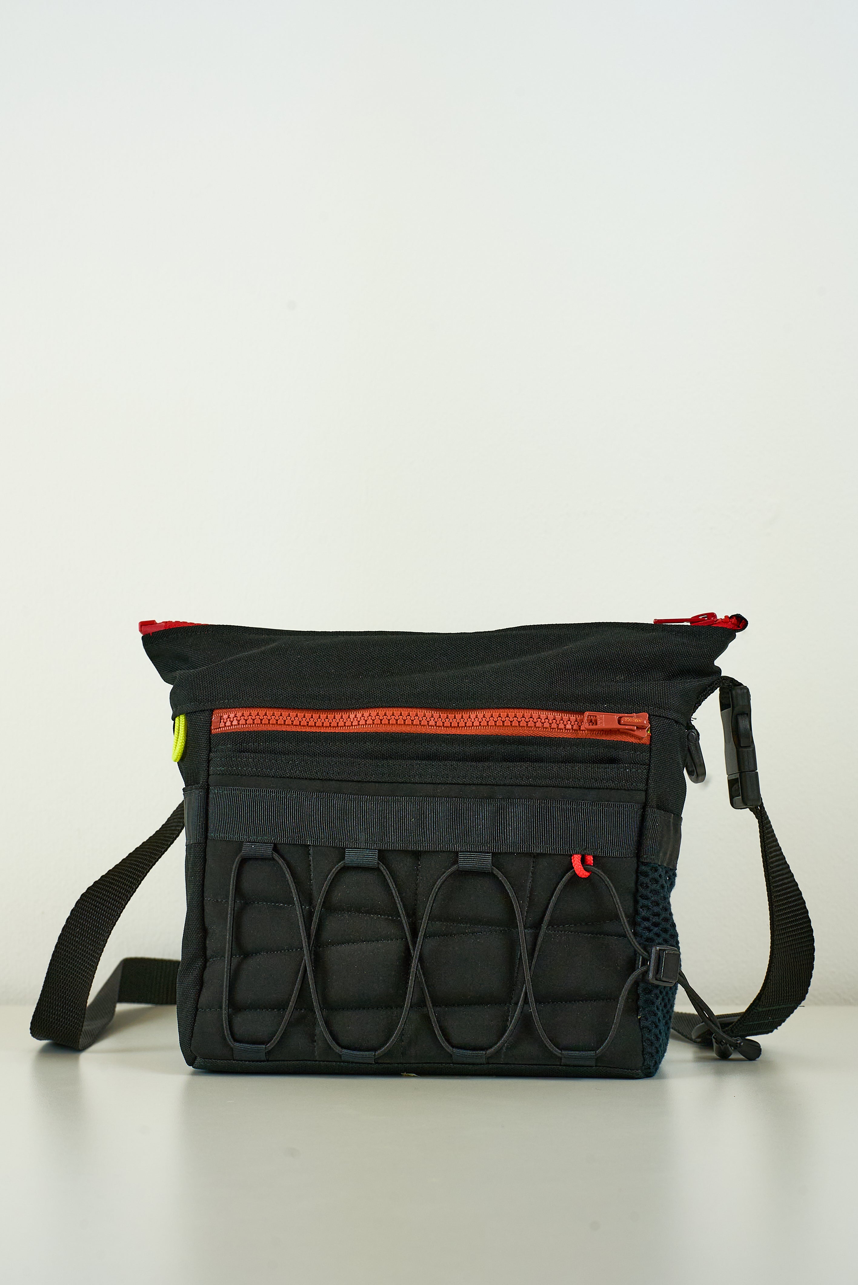 Sacoche « Braise »  Crossbody noir &amp; rouge  - Arrête  tes sacs by Mesk