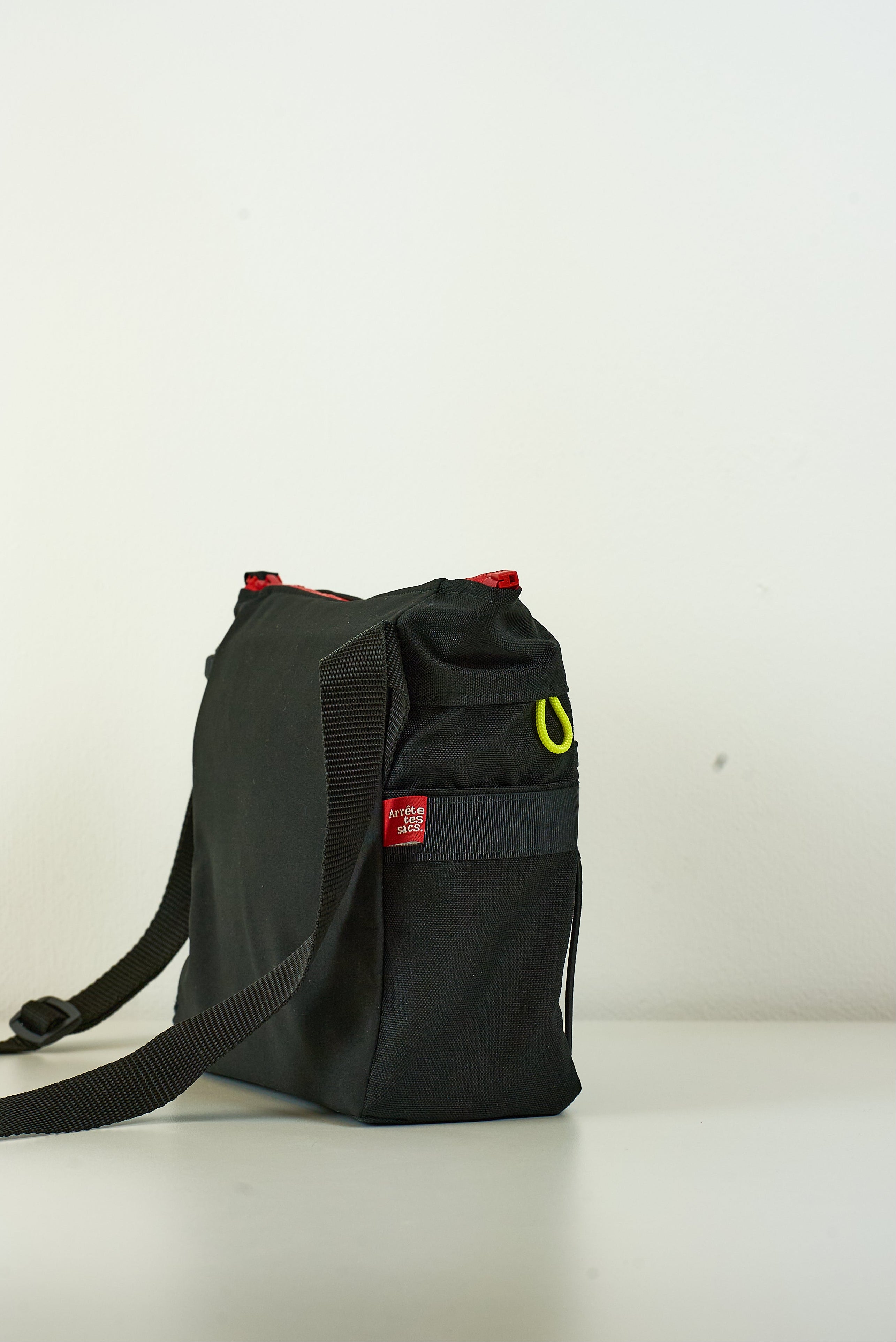 Sacoche « Braise »  Crossbody noir &amp; rouge  - Arrête  tes sacs by Mesk